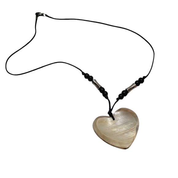 Black White Tan Shell Heart Pendant Rope Necklace - Picture 7 of 14